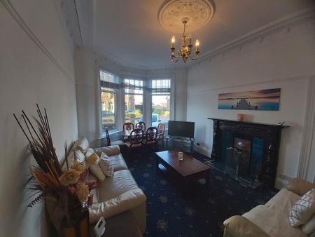 4 bedroom semi-detached house to rent - Photo 2