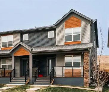 Beautiful Fully Upgraded 3 Bedroom+ Den Duplex in Wolf Willow | 307... - Photo 1