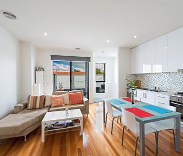 Everything in Twos! 2 Bed, 2 Bath Townhouse! - Photo 1