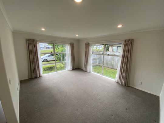 5 Bedroom in Flat Bush - Photo 1