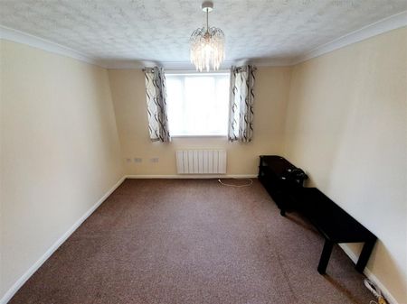 1 Bedroom Flat to Rent in Oliver Close, Rushden, Northants, NN10 - Photo 2