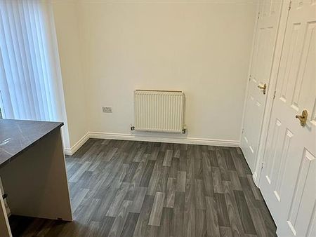 3 Bedroom Town House For Rent in Moston lane, Moston, Manchester - Photo 4