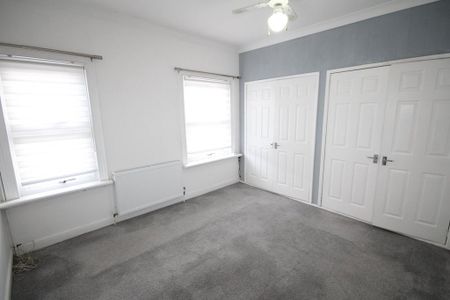 3 bedroom end of terrace house to rent - Photo 4
