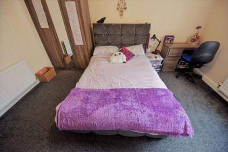 2 bedroom House in Harold Place, Leeds - Photo 4