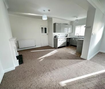 3 bedroom semi-detached bungalow to rent - Photo 3