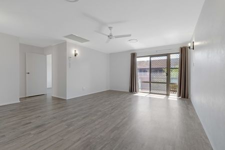 RENOVATED SPACIOUS 2 BEDROOM UNIT IN MACKAY CBD - Photo 3