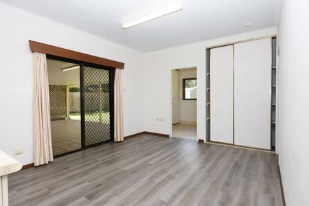 Freshly Updated - Fully Air-Conditioned Family Home in a Quiet Close - Photo 3