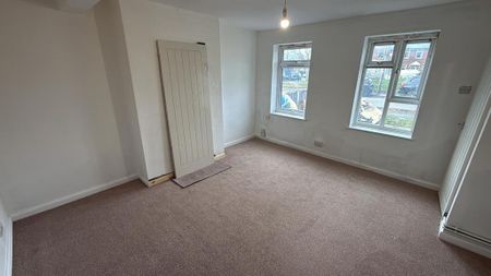 3 bedroom end of terrace house to rent - Photo 2