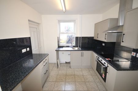 2 bedroom terraced house to rent - Photo 4