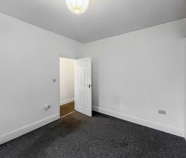 2 Bed Flat, Clarendon Road, SW19 - Photo 2