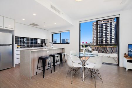 AROBR MILTON - RIVER VIEW 2 BEDROOM 2 BATHROOM FURNISHED APARTMENT PLUS A CAR PARK â JUST 2KM FROM THE CBD - Photo 3