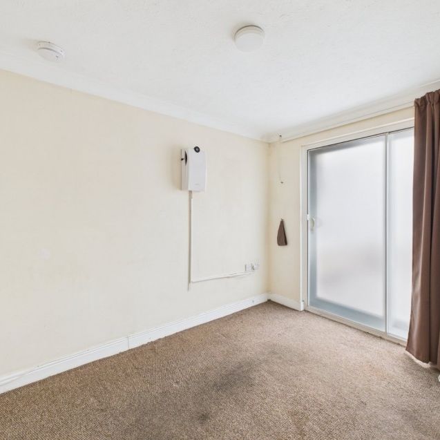 Ingleside, Colnbrook, Slough,SL3 - Photo 1