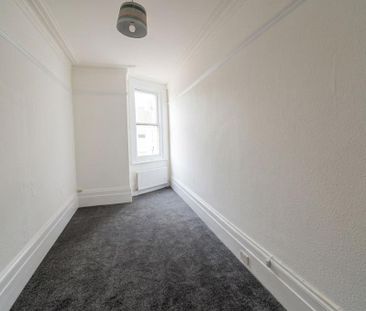 3 bedroom flat to rent - Photo 3