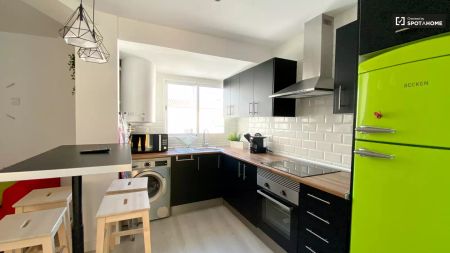 Room in a shared 3-bedroom apartment for rent in Albors, perfect for professionals - Foto 5