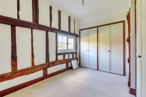 A charming a characterful home in the village of Laddingford. - Photo 1
