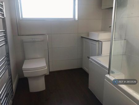 3 bedroom terraced house to rent - Photo 5