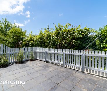 Private Townhouse with Views - Photo 4