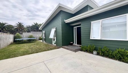 Modern Aramoho home - Photo 5