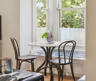 Elegant 3-level terrace with refined contemporary style - Photo 6