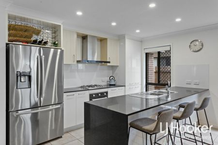 Low Maintenance Family Home With 2 Living Areas! - Photo 2