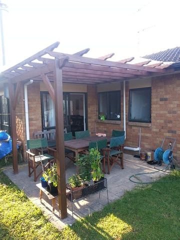 Charming 3BR Home in Huntington Park w/ Solar - Photo 3