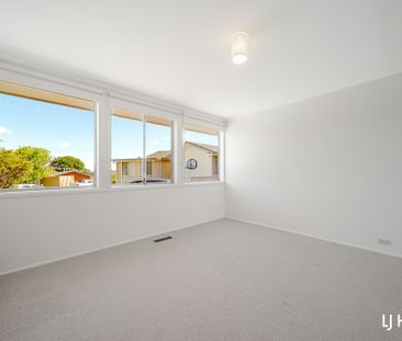 12 Millhouse Crescent, Higgins ACT, Belconnen - Photo 6