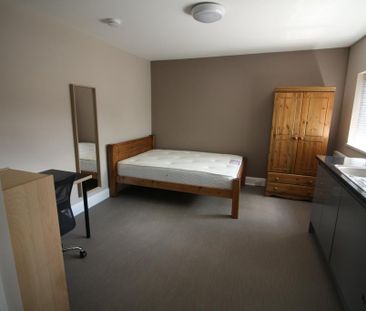 5 bedroom terraced house to rent - Photo 3