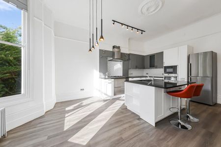 5 bedroom flat to rent - Photo 4