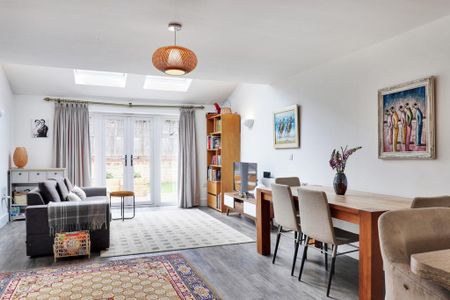 2 bedroom semi-detached house to rent - Photo 3