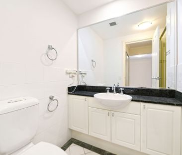 Elegant Waterfront Living in the Prestigious Anchorage, Balmain Shores - Photo 3