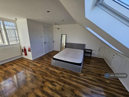 1 bedroom in a house share to rent - Photo 2