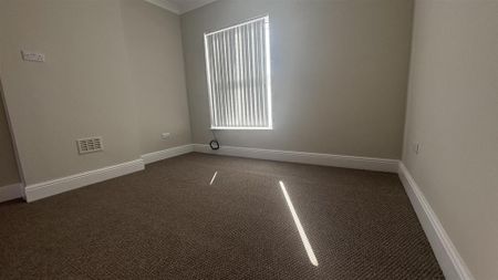 2 bedroom end of terrace house to rent - Photo 3