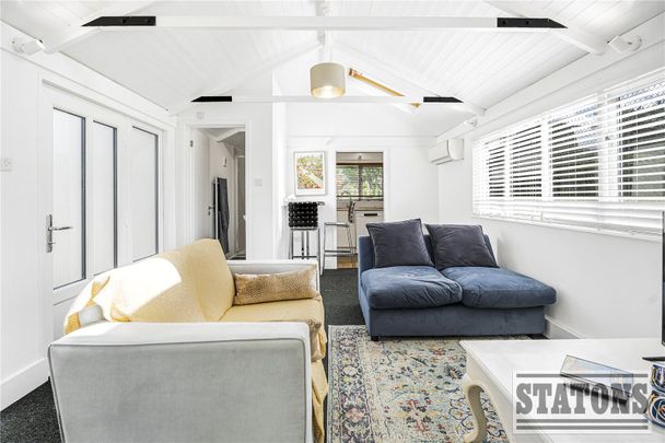 Rush Green, Hertford - Photo 1