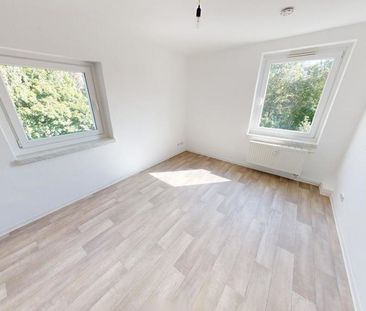 Bezugsfertige 3-Raum-Wohnung mit Balkon nahe Parkanlage - Photo 2