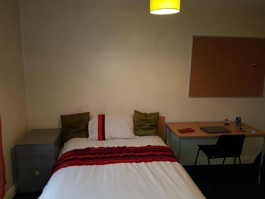 6 bedroom flat to rent - Photo 1