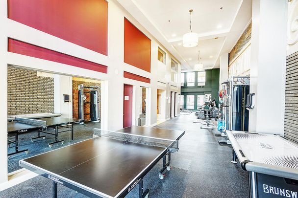 345 rue de la Gauchetière Ouest, Montréal, QC - Photo 1