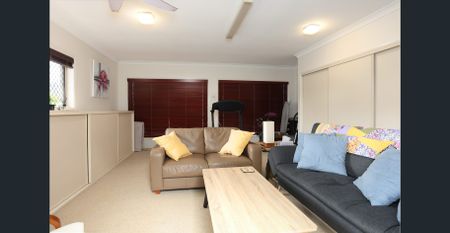 Spacious 5 Bedroom Home in Exclusive Runcorn Pocket - Photo 2