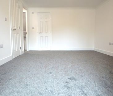 London Road, Slough, Berkshire,SL3 - Photo 2