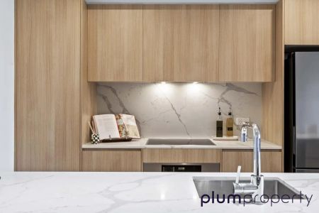 “Modern Indooroopilly Unit in Prime Location – Walk to Shops, Transport & Cafés!” - Photo 4