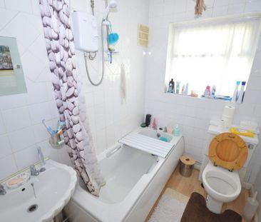 3 bedroom detached bungalow to rent - Photo 6