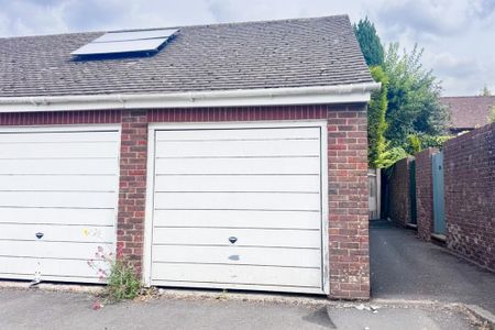 2 bedroom end of terrace house to rent - Photo 5