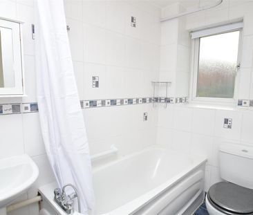 Myrtleside Close, Northwood, HA6 - Photo 3