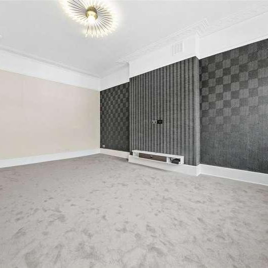 Second Floor Flat, Elgin Crescent, London, W11 - Photo 1