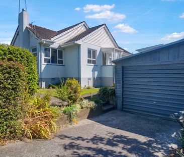 THREE BEDROOM FAMILY HOME IN WESTOWN - Photo 2