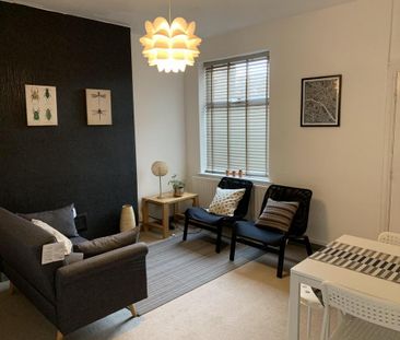 4 bedroom end of terrace house to rent - Photo 2