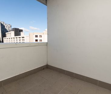 Sunny One Bedroom Apartment with Large Balcony - Photo 6