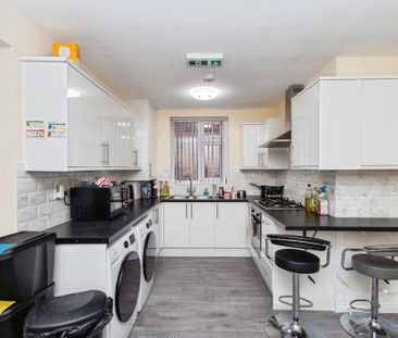 1 bedroom in a house share to rent - Photo 4