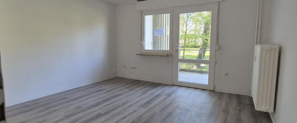 Green happiness on the ground floor: cozy single apartment with balcony - Photo 1