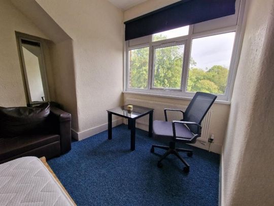 1 bedroom in a house share to rent - Photo 1