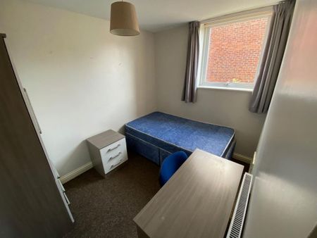 1 bedroom in a house share to rent - Photo 4